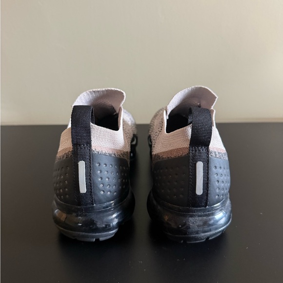 Nike VaporMax Flyknit in Black and Gray - Picture 4 of 5